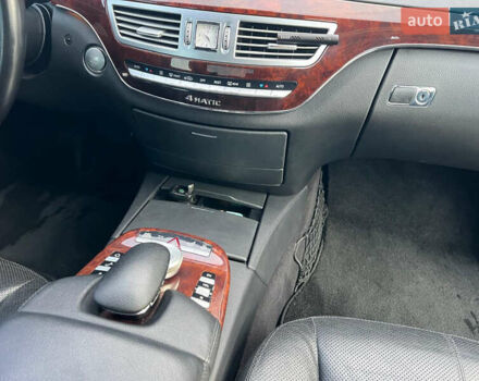 Черный Мерседес С Класс, объемом двигателя 5.46 л и пробегом 250 тыс. км за 15000 $, фото 45 на Automoto.ua