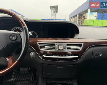 Чорний Мерседес С Клас, об'ємом двигуна 5.46 л та пробігом 245 тис. км за 8500 $, фото 18 на Automoto.ua