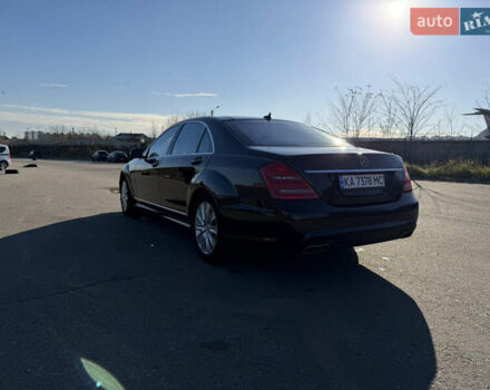 Чорний Мерседес С Клас, об'ємом двигуна 5.46 л та пробігом 300 тис. км за 15200 $, фото 4 на Automoto.ua