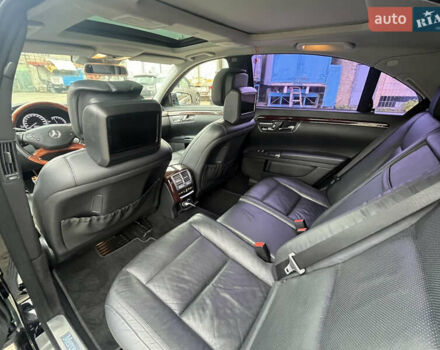 Чорний Мерседес С Клас, об'ємом двигуна 5.46 л та пробігом 252 тис. км за 18000 $, фото 10 на Automoto.ua