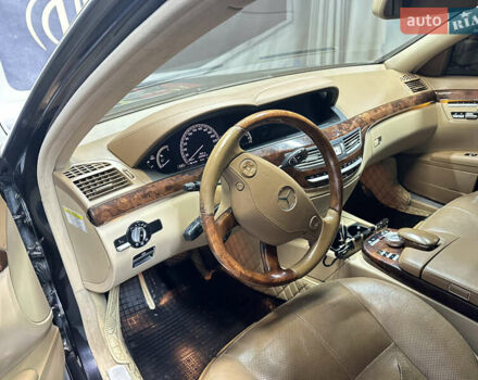 Черный Мерседес С Класс, объемом двигателя 5.5 л и пробегом 255 тыс. км за 12500 $, фото 21 на Automoto.ua