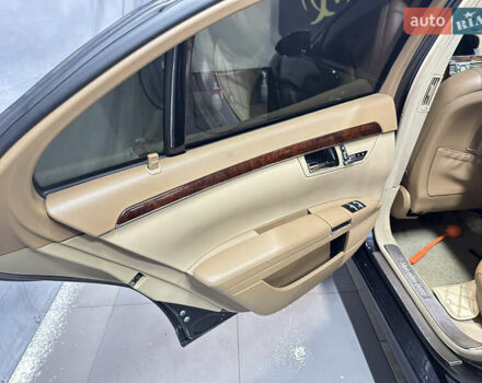 Черный Мерседес С Класс, объемом двигателя 5.5 л и пробегом 255 тыс. км за 12500 $, фото 24 на Automoto.ua