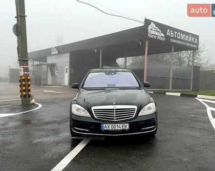 Чорний Мерседес С Клас, об'ємом двигуна 5.5 л та пробігом 286 тис. км за 15000 $, фото 1 на Automoto.ua