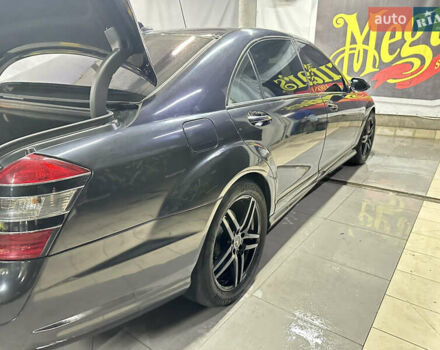 Черный Мерседес С Класс, объемом двигателя 5.5 л и пробегом 255 тыс. км за 12500 $, фото 9 на Automoto.ua