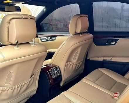 Чорний Мерседес С Клас, об'ємом двигуна 5.5 л та пробігом 286 тис. км за 15000 $, фото 5 на Automoto.ua