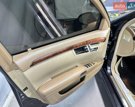 Черный Мерседес С Класс, объемом двигателя 5.5 л и пробегом 255 тыс. км за 12500 $, фото 22 на Automoto.ua