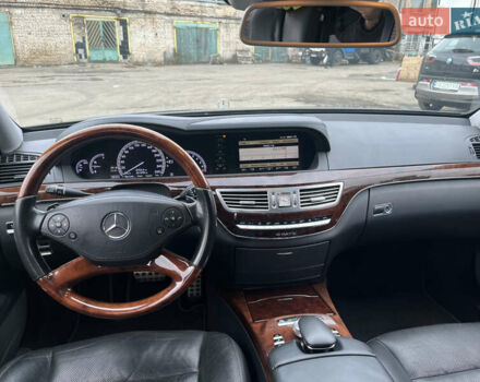 Чорний Мерседес С Клас, об'ємом двигуна 5.46 л та пробігом 252 тис. км за 17500 $, фото 14 на Automoto.ua