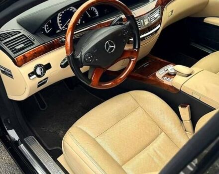 Чорний Мерседес С Клас, об'ємом двигуна 5.5 л та пробігом 286 тис. км за 15000 $, фото 4 на Automoto.ua