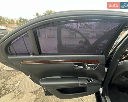 Чорний Мерседес С Клас, об'ємом двигуна 5.46 л та пробігом 252 тис. км за 18000 $, фото 11 на Automoto.ua