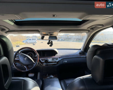 Чорний Мерседес С Клас, об'ємом двигуна 5.46 л та пробігом 300 тис. км за 15200 $, фото 16 на Automoto.ua