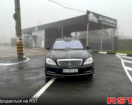 Черный Мерседес С Класс, объемом двигателя 5.5 л и пробегом 286 тыс. км за 15000 $, фото 2 на Automoto.ua