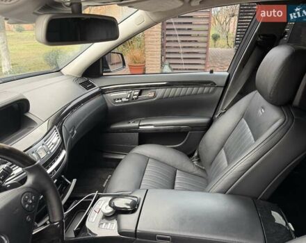 Чорний Мерседес С Клас, об'ємом двигуна 5.51 л та пробігом 190 тис. км за 22000 $, фото 23 на Automoto.ua