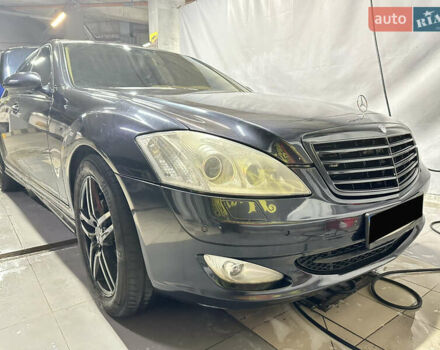 Черный Мерседес С Класс, объемом двигателя 5.5 л и пробегом 255 тыс. км за 12500 $, фото 5 на Automoto.ua