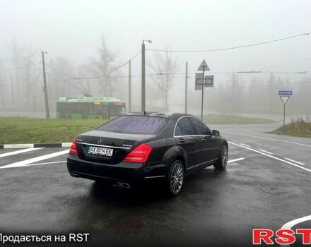 Черный Мерседес С Класс, объемом двигателя 5.5 л и пробегом 286 тыс. км за 15000 $, фото 3 на Automoto.ua