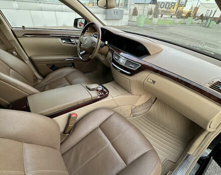 Черный Мерседес С Класс, объемом двигателя 5.5 л и пробегом 170 тыс. км за 17000 $, фото 23 на Automoto.ua