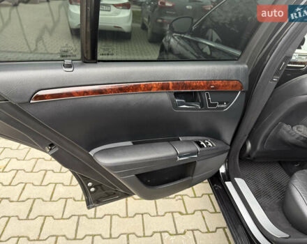 Черный Мерседес С Класс, объемом двигателя 3 л и пробегом 295 тыс. км за 12999 $, фото 21 на Automoto.ua