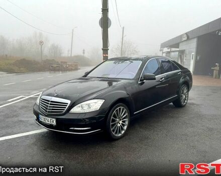 Черный Мерседес С Класс, объемом двигателя 5.5 л и пробегом 286 тыс. км за 15000 $, фото 1 на Automoto.ua