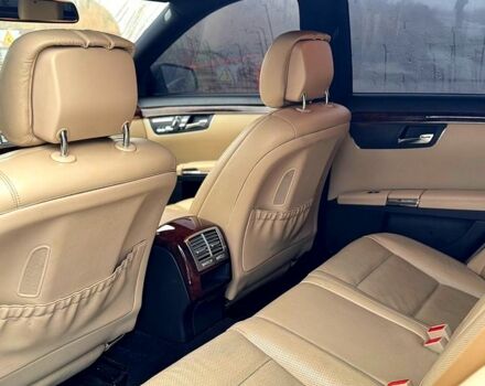 Черный Мерседес С Класс, объемом двигателя 5.5 л и пробегом 286 тыс. км за 15000 $, фото 6 на Automoto.ua