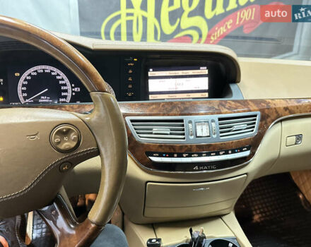 Черный Мерседес С Класс, объемом двигателя 5.5 л и пробегом 255 тыс. км за 12500 $, фото 33 на Automoto.ua