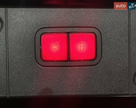 Черный Мерседес С Класс, объемом двигателя 5.46 л и пробегом 252 тыс. км за 18000 $, фото 28 на Automoto.ua