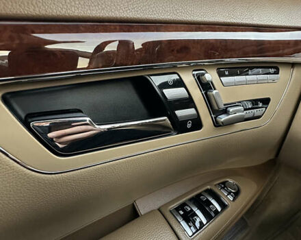 Черный Мерседес С Класс, объемом двигателя 5.5 л и пробегом 170 тыс. км за 17000 $, фото 45 на Automoto.ua