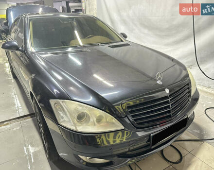 Черный Мерседес С Класс, объемом двигателя 5.5 л и пробегом 255 тыс. км за 12500 $, фото 4 на Automoto.ua
