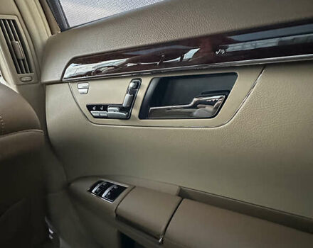 Черный Мерседес С Класс, объемом двигателя 5.5 л и пробегом 170 тыс. км за 17000 $, фото 37 на Automoto.ua