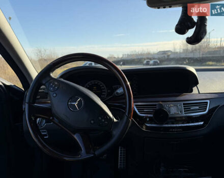 Чорний Мерседес С Клас, об'ємом двигуна 5.46 л та пробігом 300 тис. км за 15200 $, фото 15 на Automoto.ua
