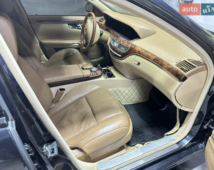 Черный Мерседес С Класс, объемом двигателя 5.5 л и пробегом 255 тыс. км за 12500 $, фото 29 на Automoto.ua