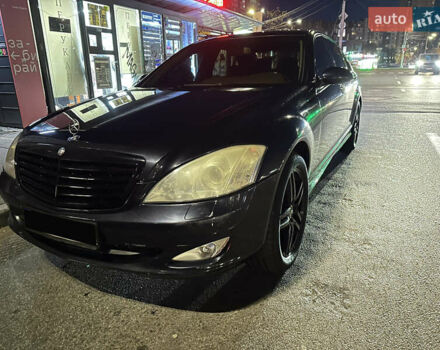 Черный Мерседес С Класс, объемом двигателя 5.5 л и пробегом 255 тыс. км за 12500 $, фото 2 на Automoto.ua