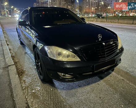 Черный Мерседес С Класс, объемом двигателя 5.5 л и пробегом 255 тыс. км за 12500 $, фото 1 на Automoto.ua