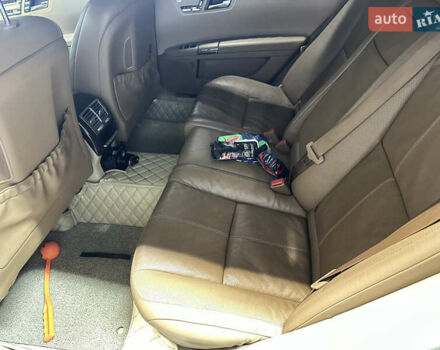 Черный Мерседес С Класс, объемом двигателя 5.5 л и пробегом 255 тыс. км за 12500 $, фото 26 на Automoto.ua