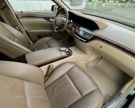 Черный Мерседес С Класс, объемом двигателя 5.5 л и пробегом 170 тыс. км за 17000 $, фото 25 на Automoto.ua