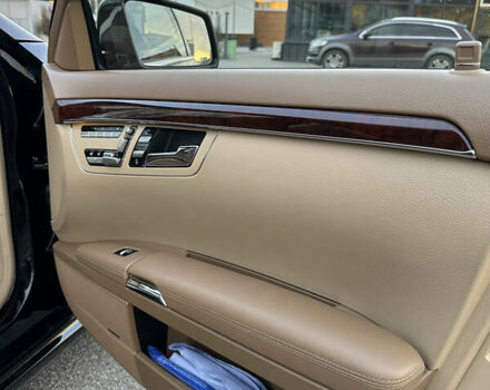 Черный Мерседес С Класс, объемом двигателя 5.5 л и пробегом 170 тыс. км за 17000 $, фото 24 на Automoto.ua