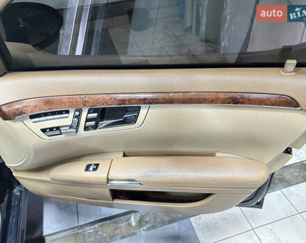 Черный Мерседес С Класс, объемом двигателя 5.5 л и пробегом 255 тыс. км за 12500 $, фото 30 на Automoto.ua