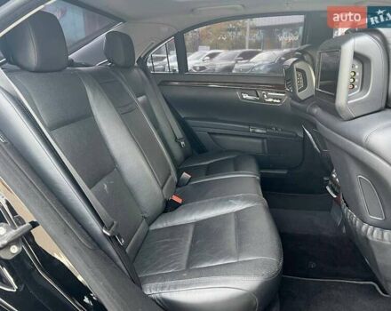 Черный Мерседес С Класс, объемом двигателя 5.46 л и пробегом 312 тыс. км за 19990 $, фото 12 на Automoto.ua