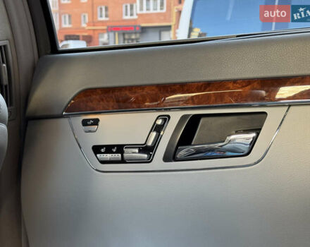 Черный Мерседес С Класс, объемом двигателя 5.46 л и пробегом 370 тыс. км за 14999 $, фото 26 на Automoto.ua