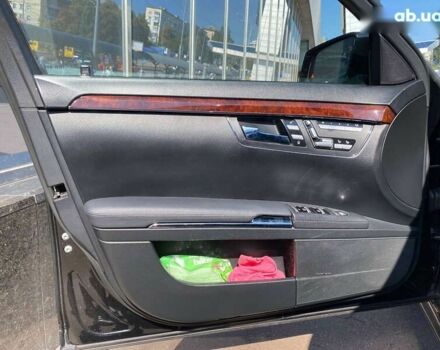 Чорний Мерседес С Клас, об'ємом двигуна 5.5 л та пробігом 234 тис. км за 17900 $, фото 18 на Automoto.ua