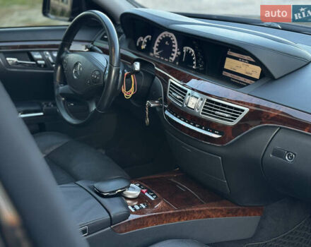 Черный Мерседес С Класс, объемом двигателя 3 л и пробегом 279 тыс. км за 18499 $, фото 52 на Automoto.ua