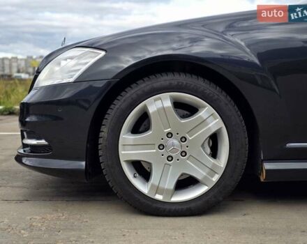 Чорний Мерседес С Клас, об'ємом двигуна 5.5 л та пробігом 212 тис. км за 14900 $, фото 9 на Automoto.ua