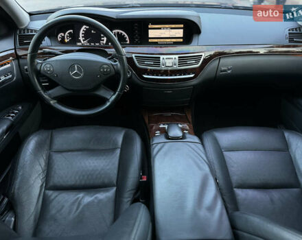Черный Мерседес С Класс, объемом двигателя 3 л и пробегом 279 тыс. км за 18499 $, фото 61 на Automoto.ua