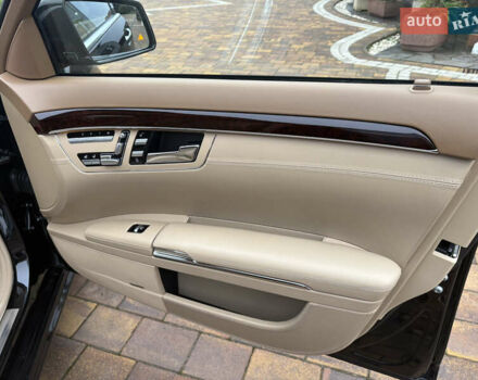 Чорний Мерседес С Клас, об'ємом двигуна 5.46 л та пробігом 70 тис. км за 30000 $, фото 14 на Automoto.ua