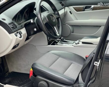 Черный Мерседес С Класс, объемом двигателя 2.2 л и пробегом 251 тыс. км за 10990 $, фото 11 на Automoto.ua