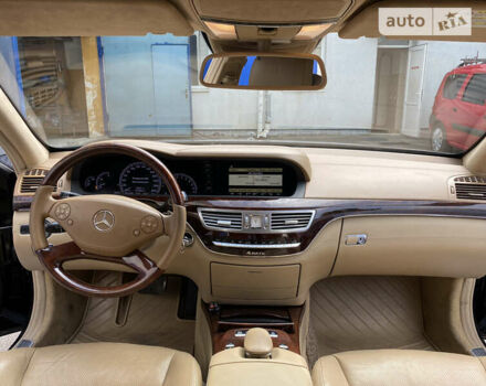 Черный Мерседес С Класс, объемом двигателя 5.46 л и пробегом 296 тыс. км за 17500 $, фото 12 на Automoto.ua