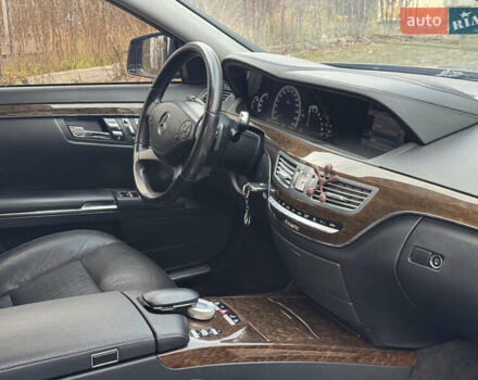 Черный Мерседес С Класс, объемом двигателя 5.46 л и пробегом 333 тыс. км за 14999 $, фото 20 на Automoto.ua