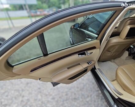 Черный Мерседес С Класс, объемом двигателя 5.5 л и пробегом 176 тыс. км за 15000 $, фото 12 на Automoto.ua