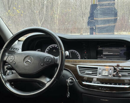 Черный Мерседес С Класс, объемом двигателя 5.46 л и пробегом 333 тыс. км за 14999 $, фото 18 на Automoto.ua