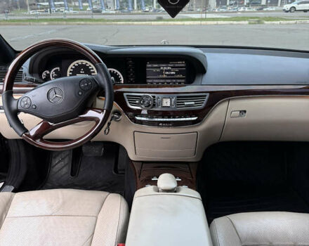 Чорний Мерседес С Клас, об'ємом двигуна 5.5 л та пробігом 213 тис. км за 17000 $, фото 13 на Automoto.ua