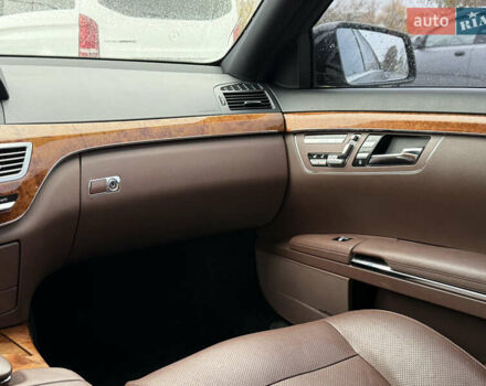 Черный Мерседес С Класс, объемом двигателя 3.5 л и пробегом 80 тыс. км за 19000 $, фото 31 на Automoto.ua