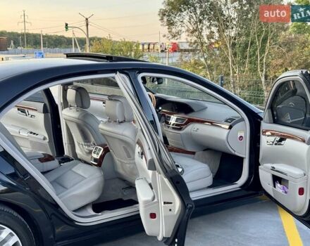 Черный Мерседес С Класс, объемом двигателя 5.5 л и пробегом 370 тыс. км за 13990 $, фото 24 на Automoto.ua